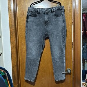 Good American size 16 stonewash black jeans with a taper leg